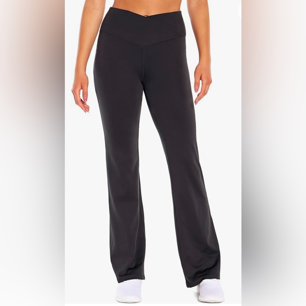 Bally Crossover Straight legged yoga pant, size medium. Black - Picture 2 of 6